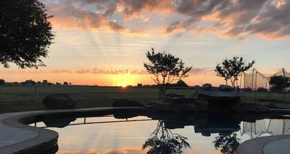 Cozy farmhouse w/pool. Central to museums, golfing, lakes, sports & shopping.