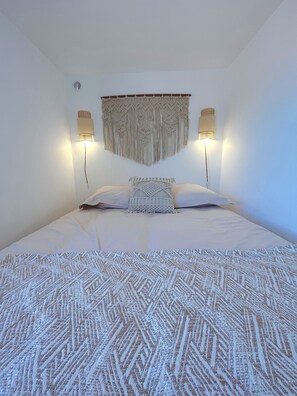 2 habitaciones, tabla de planchar con plancha, wifi y ropa de cama