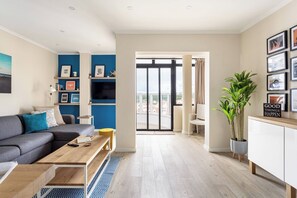 Unclassified image, 2 of 20, button - Stylish flat w/ balcony overlooking the sea (Almada)