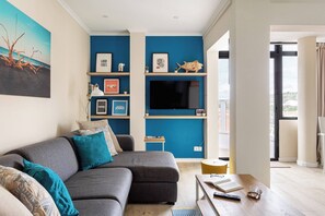 Unclassified image, 2 of 20, button - Stylish flat w/ balcony overlooking the sea (Almada)