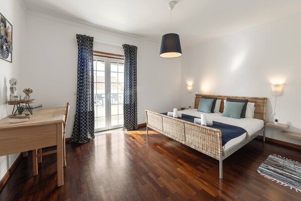 3 Schlafzimmer, Schreibtisch, Bügeleisen/Bügelbrett, Reisekinderbett