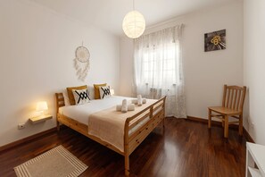 3 bedrooms, desk, iron/ironing board, travel cot