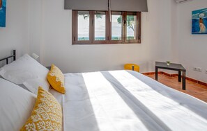 4 bedrooms, free WiFi, bed sheets