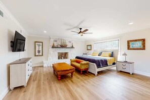 6 bedrooms, iron/ironing board, WiFi, bed sheets - Pool, Beaches, OWA, Dining, and More | Palmaway (Foley)