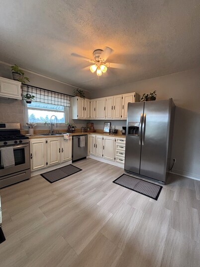 Small Quaint 2-bedroom house in Beckley with WiFi.