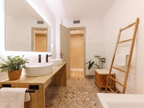 Dusche, Haartrockner, Handtücher