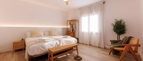 4 soveværelser, skrivebord, strygejern/strygebræt, Wi-Fi