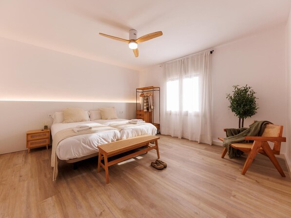 4 chambres, bureau, fer et planche à repasser, Wi-Fi