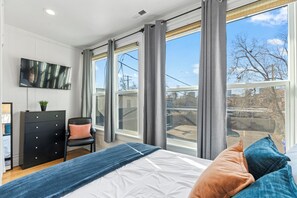 2 bedrooms, desk, iron/ironing board, travel cot