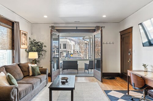 Top-Floor of 2-Story - Downtown area of SLC & Close to the University of Utah.