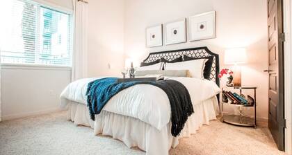 Luxurious 2-bedroom condo with WiFi, AC in fabulous Los Angeles