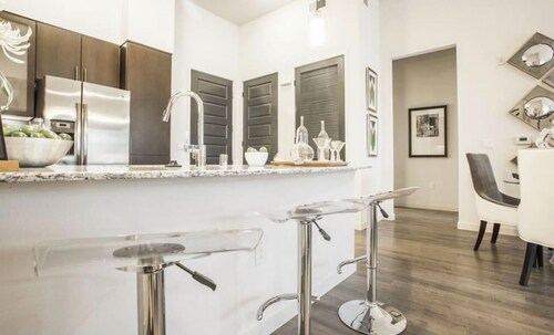 Luxurious 2-bedroom condo with WiFi, AC in fabulous Los Angeles