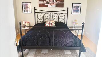 3 makuuhuonetta, silitysrauta/-lauta, Wi-Fi, vuodevaatteet