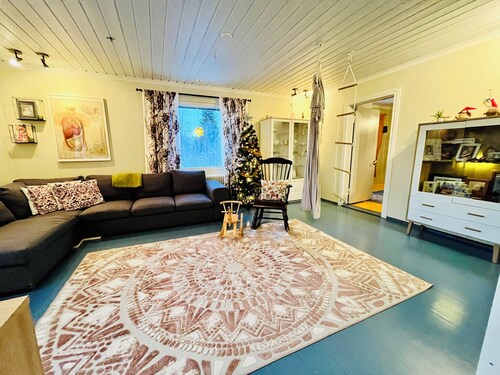 Playful villa for friends & families - near the city centre and fast way to SCV