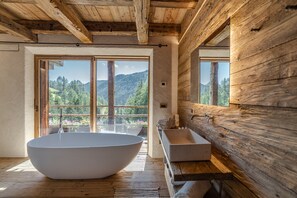 Een douche, een haardroger, handdoeken