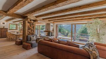 TV, fireplace, DVD player, stereo