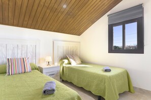 2 bedrooms, iron/ironing board, free WiFi, bed sheets - Holiday Home 'Ro' with Private Pool, Wi-Fi and Air Conditioning (Conil de la Frontera)