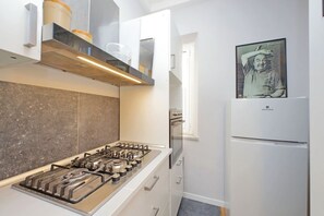 Geladeira, fogão, cooktop, lava-louças