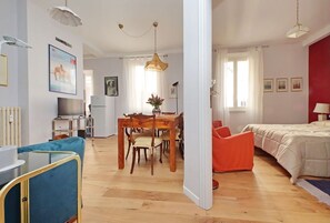 2 makuuhuonetta, silitysrauta/-lauta, ilmainen Wi-Fi, vuodevaatteet