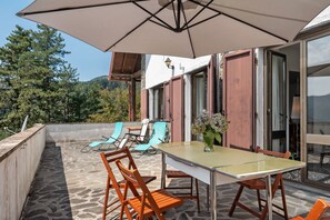 تناول الطعام بالخارج