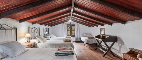 2 bedrooms, iron/ironing board, bed sheets