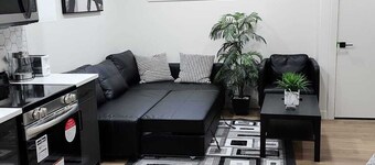 Cozy Super Luxury Legal Suite.20 minutes  to the airport.