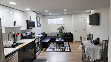 Geladeira, micro-ondas, fogão, cooktop