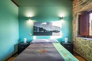 6 bedrooms, free WiFi, bed sheets