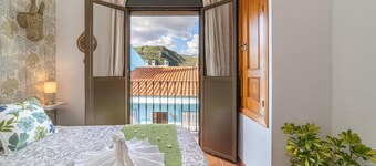 Holiday Home 'La Casa Del Bosque' with Mountain View, Balcony and Wi-Fi