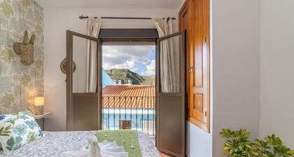 Holiday Home 'La Casa Del Bosque' with Mountain View, Balcony and Wi-Fi
