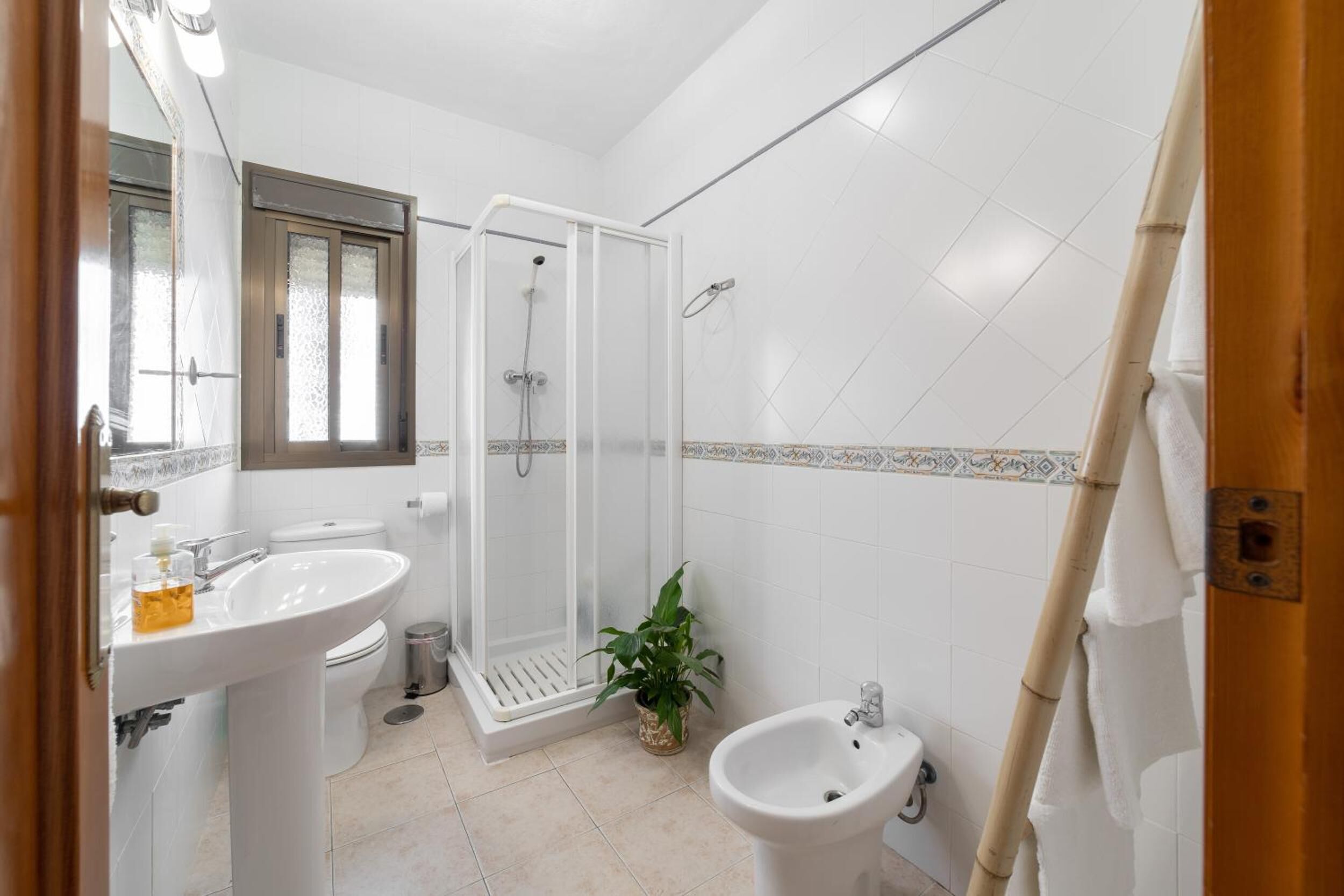 Dusch, hårtork och handdukar