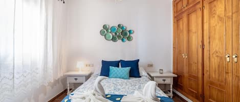 4 عدّة غرف نوم ومكواة/لوح كي وواي فاي مجانًا وملاءات أسرّة