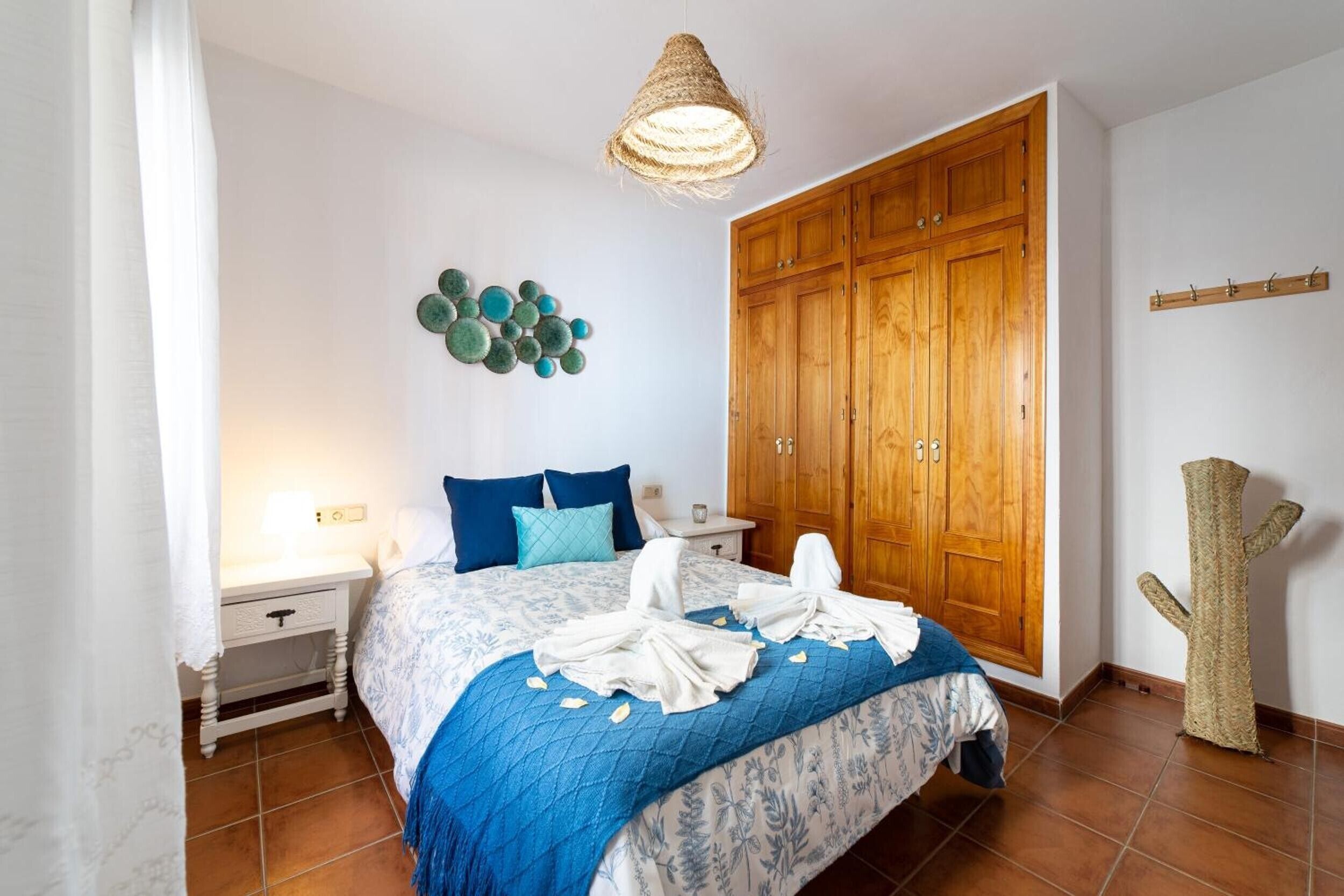 4 bedrooms, iron/ironing board, free WiFi, bed sheets