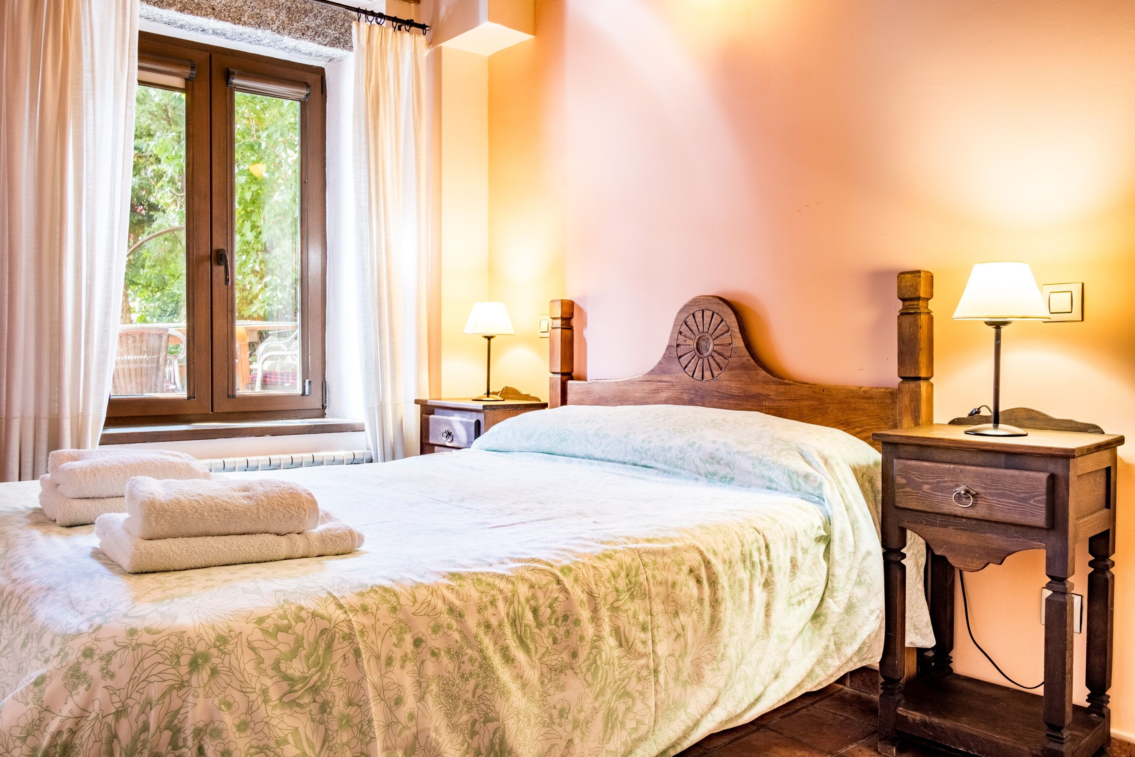 6 bedrooms, free WiFi, bed sheets