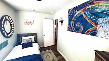 2 bedrooms, desk, iron/ironing board, free WiFi