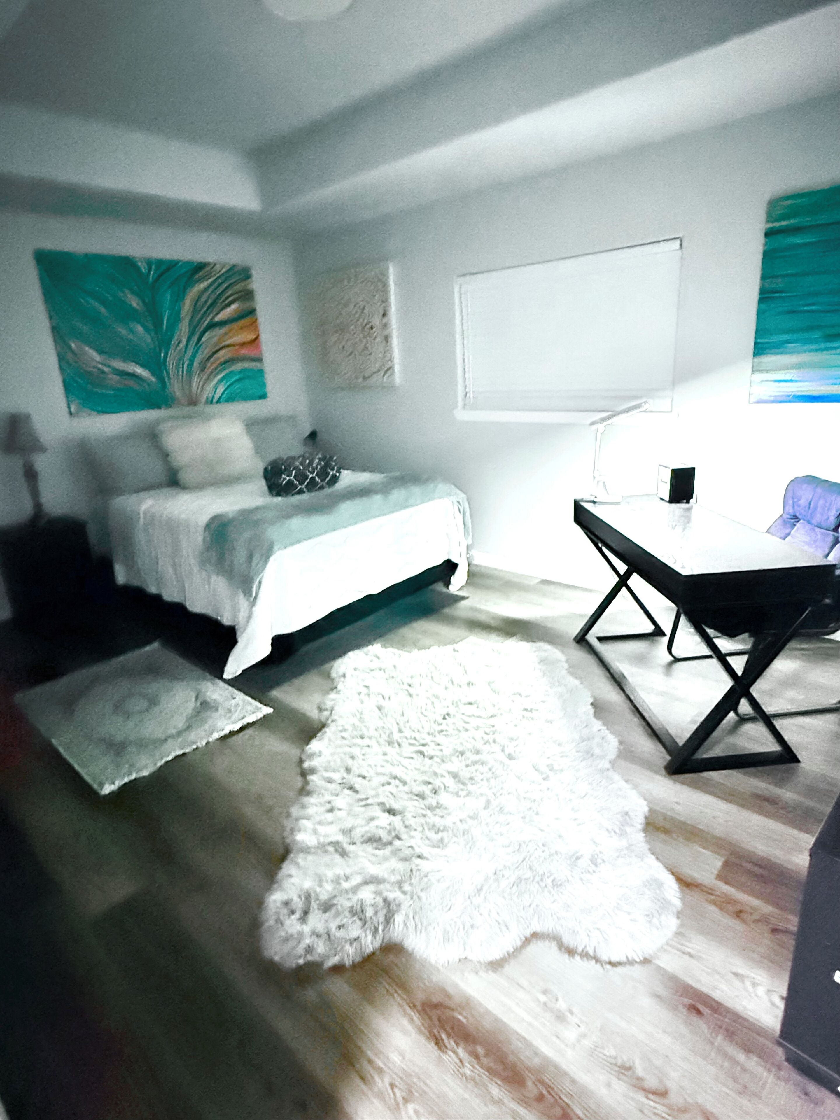 2 chambres, bureau, fer et planche à repasser, draps fournis