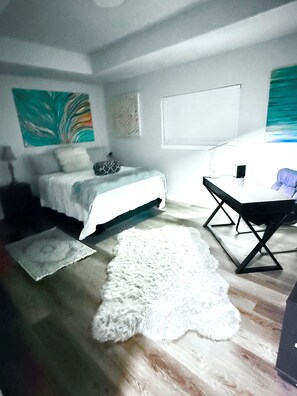 2 bedrooms, desk, iron/ironing board, bed sheets