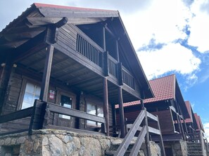 Exterior - Chalet 'Sossego Serra Da Estrela' with Balcony, Wi-Fi and Air Conditioning (Cortes do Meio)