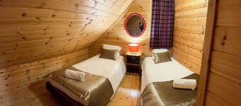 Chalet 'Sossego Serra Da Estrela' with Balcony, Wi-Fi and Air Conditioning