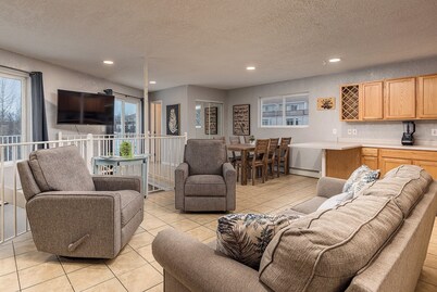 Cozy 2-bedroom condo in charming Wasilla with WiFi