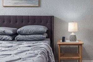 2 slaapkamers, een strijkplank/strijkijzer, reisbedje, gratis wifi