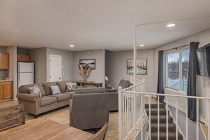 Smart TV - Cozy 2-bedroom condo in charming Wasilla with WiFi (Wasilla)