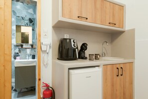 Interior - Studio Apartment 'Mouria' with Sea View, Wi-Fi and Air Conditioning (Kythnos)
