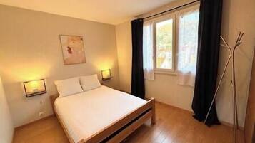 1 bedroom, iron/ironing board, travel crib, WiFi