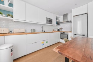 Fridge, microwave, oven, dishwasher - Lovely Duplex Near Château / Paris / Disney (Vincennes)