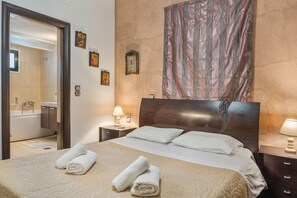 2 bedrooms, free WiFi, bed sheets - Apartment 'Mouria House' with Sea View, Wi-Fi and Air Conditioning (Kythnos)