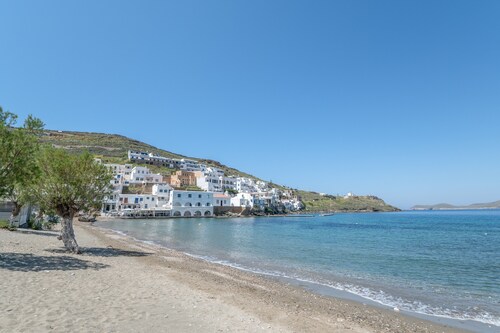 Studio Apartment 'Mouria A' with Sea View, Wi-Fi and Air Conditioning