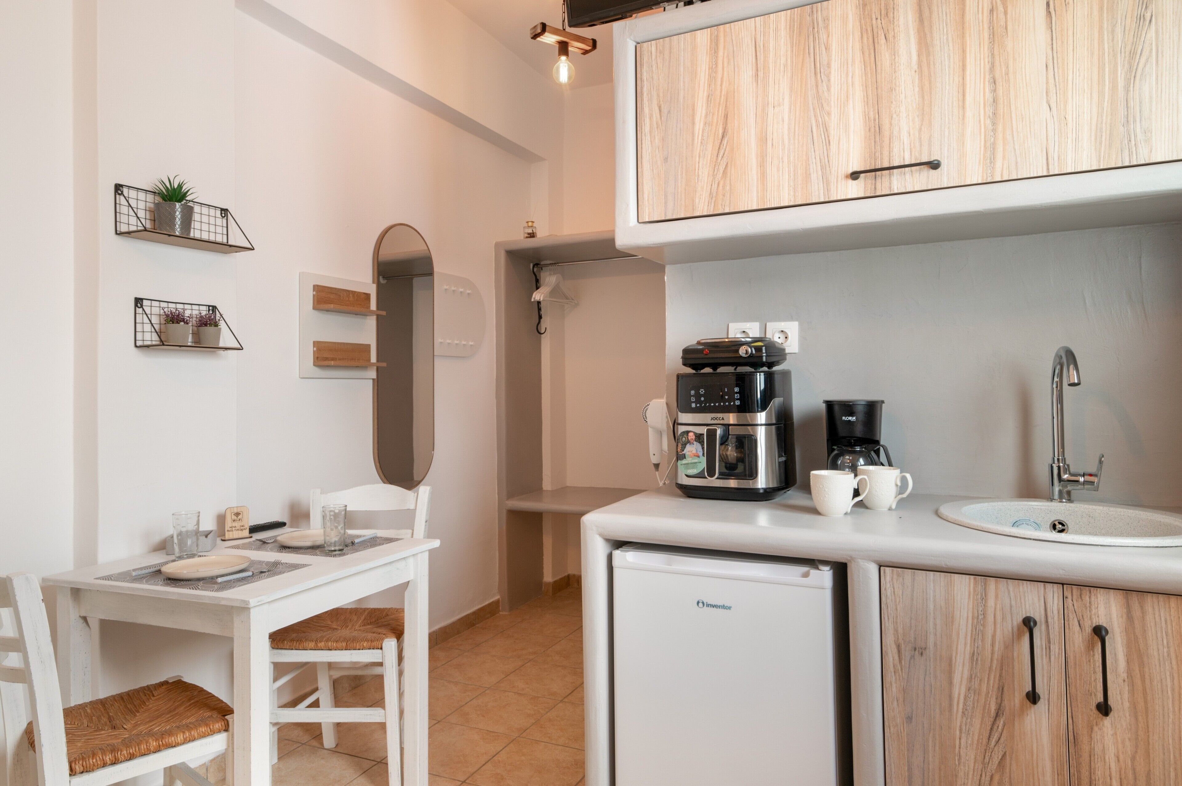 Fridge, oven, stovetop, cookware/dishes/utensils
