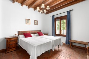 5 chambres, fer et planche à repasser, Wi-Fi gratuit, draps fournis