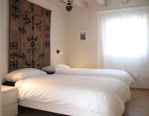 4 habitaciones, tabla de planchar con plancha y wifi gratis 